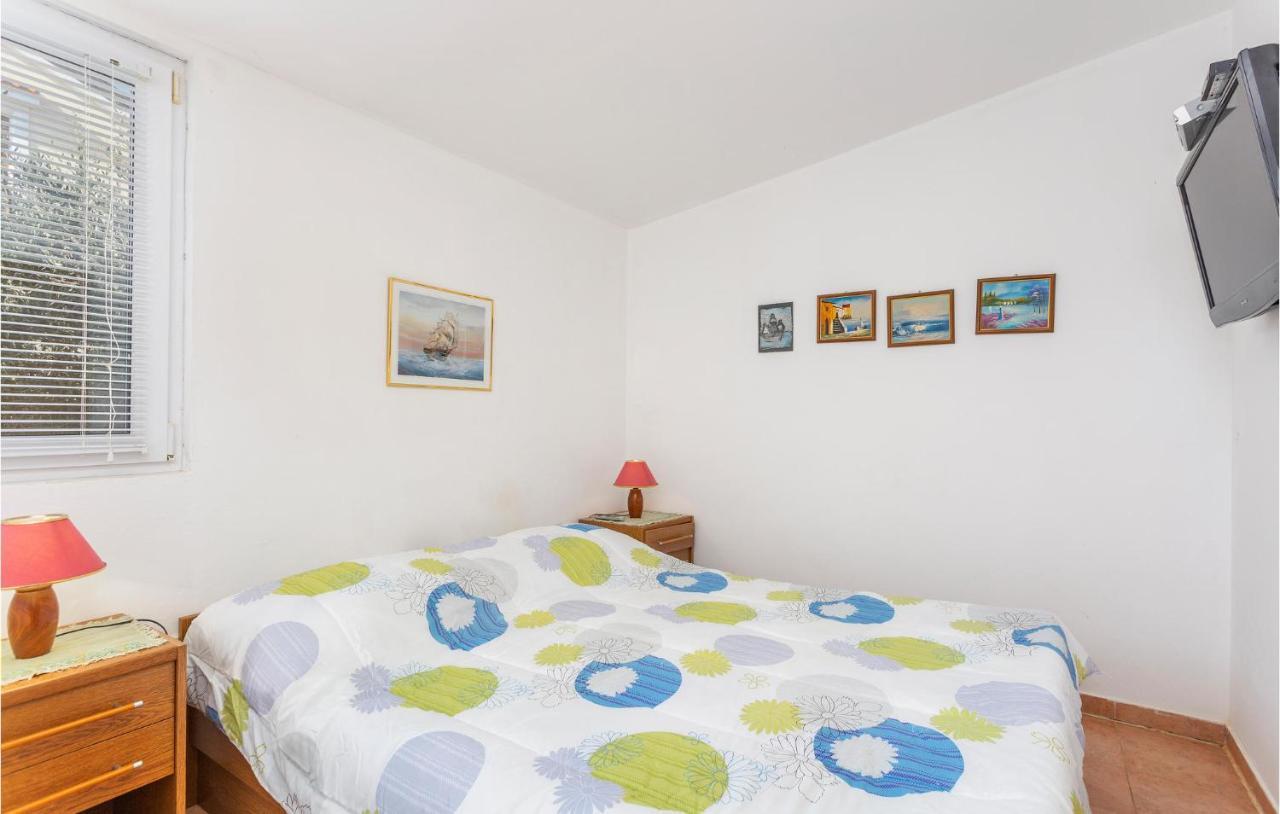 1 Bedroom Beautiful Apartment In Linardici Экстерьер фото