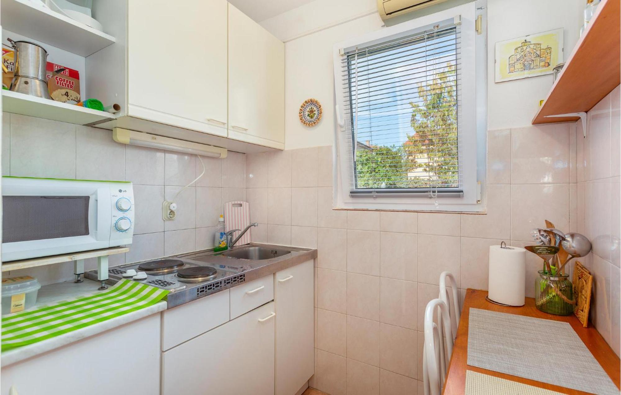 1 Bedroom Beautiful Apartment In Linardici Экстерьер фото