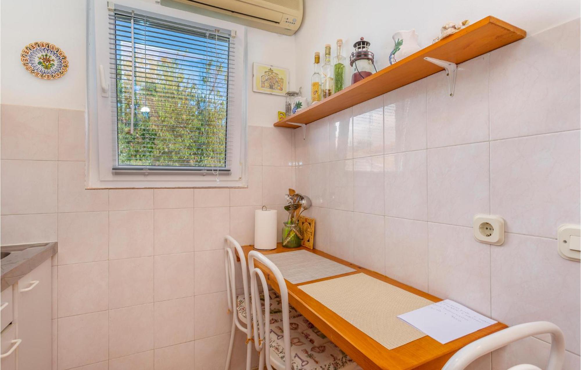 1 Bedroom Beautiful Apartment In Linardici Экстерьер фото